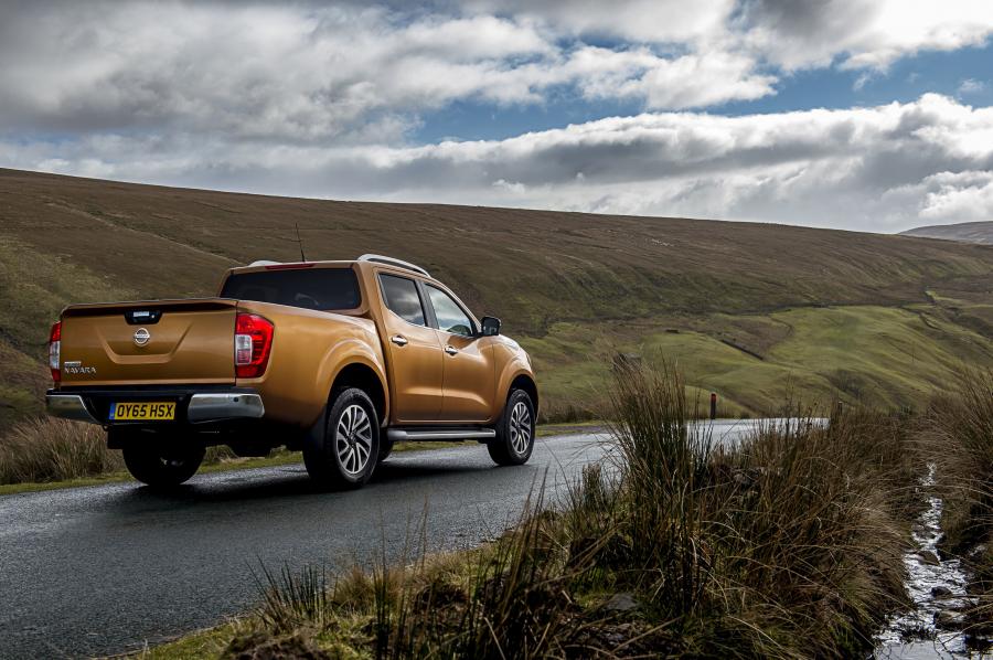  Nissan NP300 Navara Double Cab 2016 года  (UK) (фото 8 из 30)